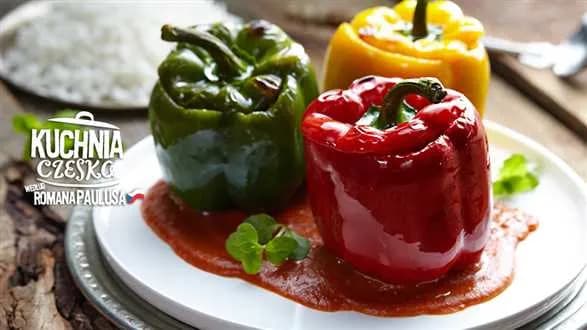 Nadziewana papryka w sosie pomidorowym