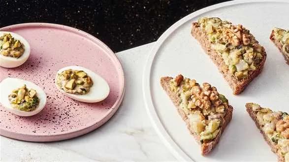 Kanapki sylwestrowe z pastą śledziową z awokado