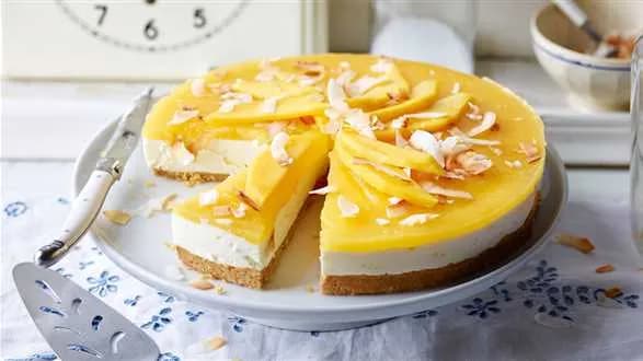 Tort sernikowy z polewą ze smoothie