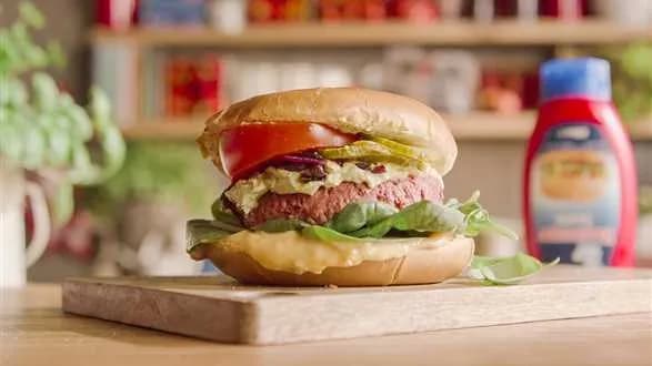 Wegetariańskie burgery z karmelizowaną cebulką