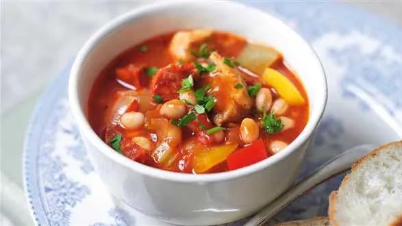 Serbska zupa fasolowa
