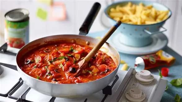 Penne z wegetariańskim bolognese