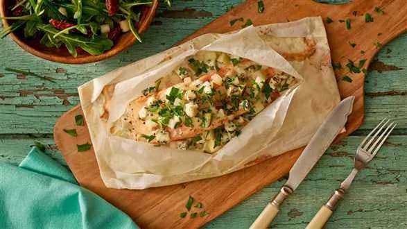 Papilotki z łososiem z porami, gruszkami i serem pleśniowym