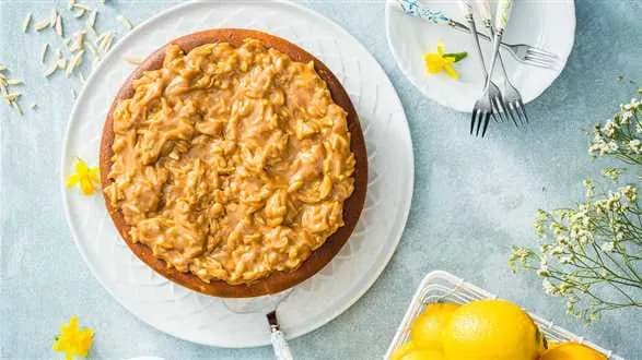 Sernik z kajmakiem i migdałami