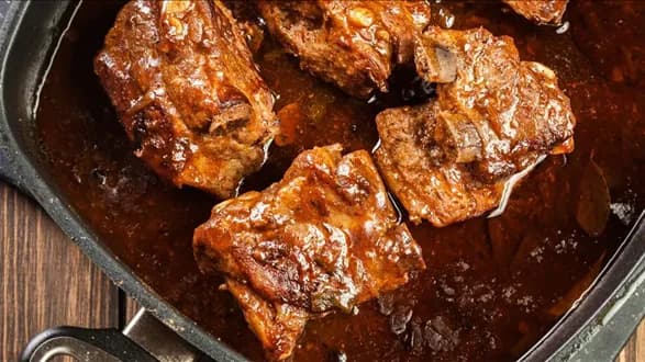 Duszone żeberka – przepis