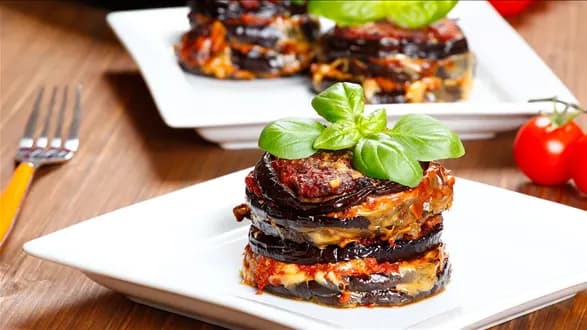 Parmigiana di melanzane – przepis na zapiekankę z bakłażanem