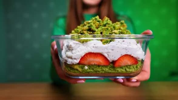 Wiosenny kopiec kreta bez pieczenia