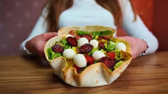 Sałatka z boczkiem i chorizo