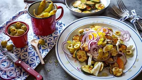 Pieczona cukinia z dressingiem z pepperoni