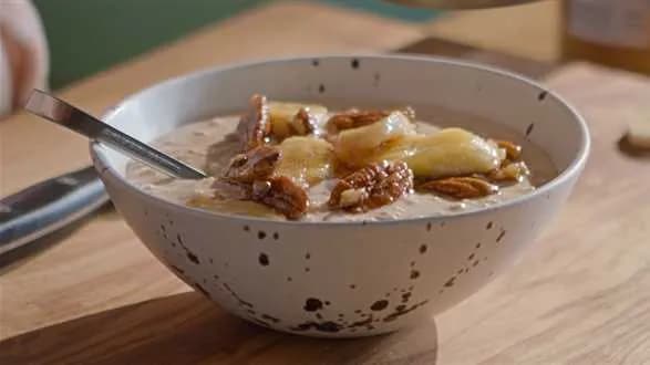 Nocna owsianka z bananami