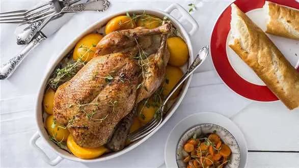 Kaczka z brzoskwiniami