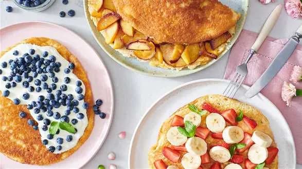 Omlet biszkoptowy z borówkami i serkiem