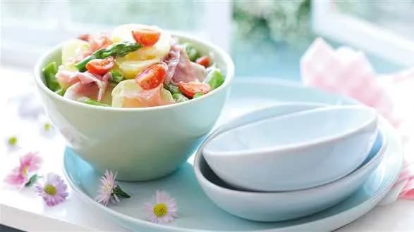 Sałatka ziemniaczano-szparagowa z majonezem i limonką