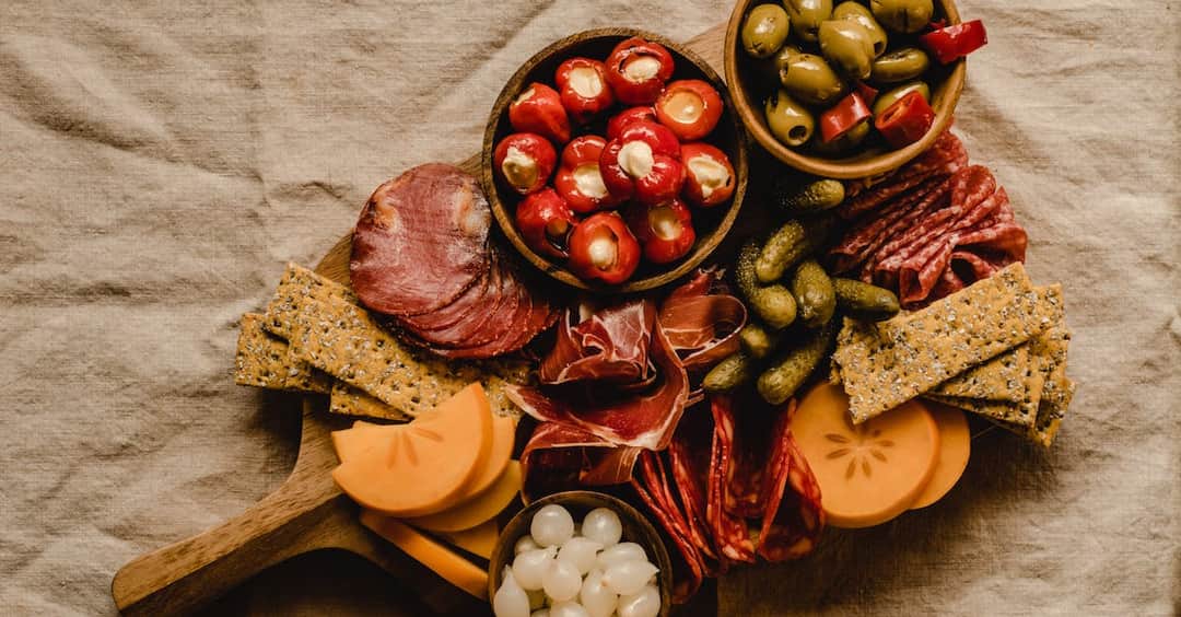 Modne i apetyczne przystawki na zimno na Twoje przyjęcia