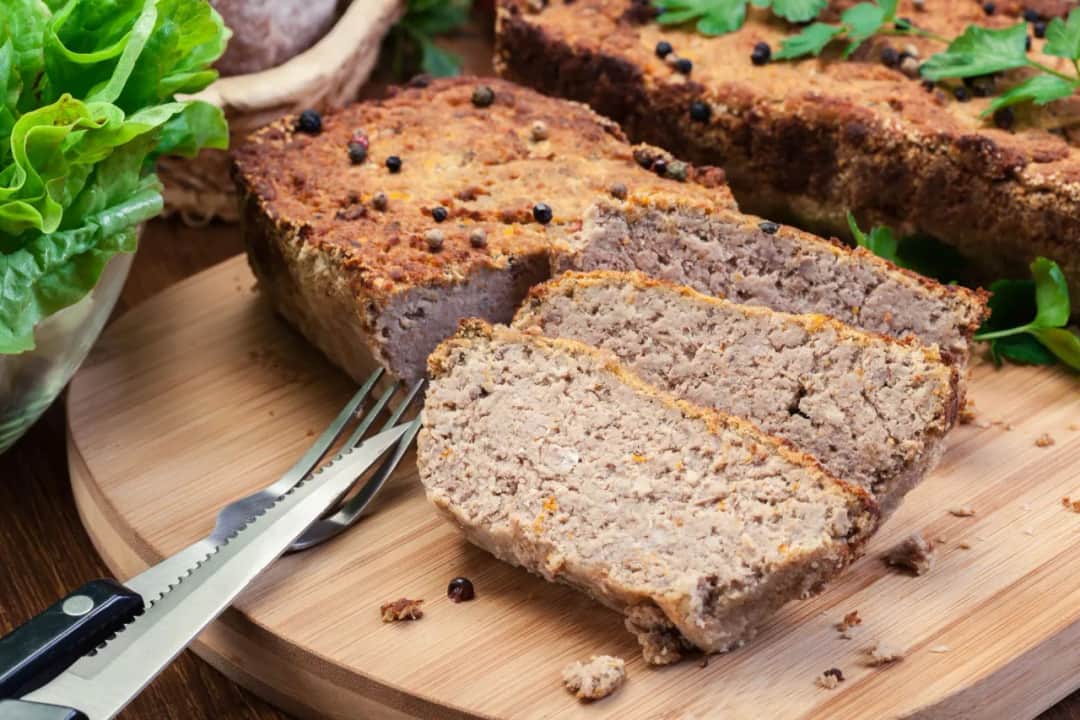 Jak długo i w jakiej temperaturze piec domowy pasztet wieprzowy | Przepis