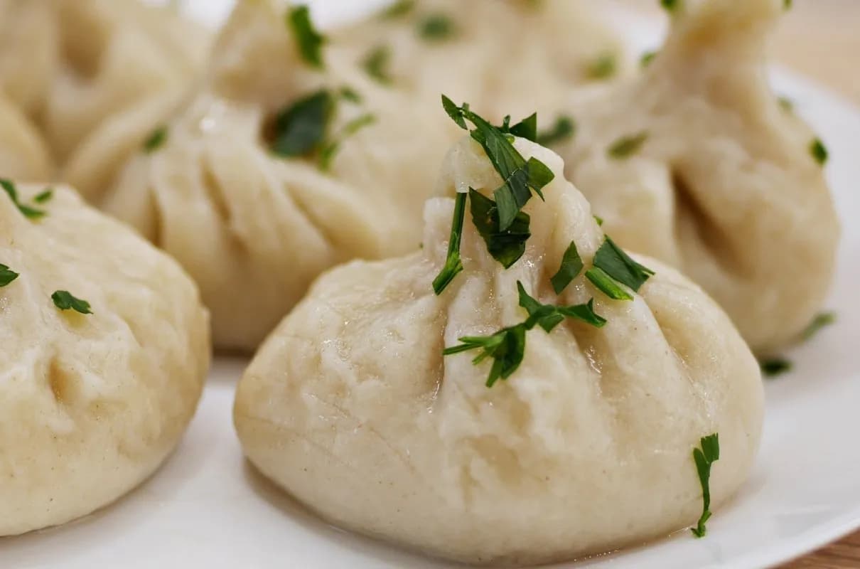 Przepis na pyszne chinkali - tradycyjne gruzińskie pierogi mięsne