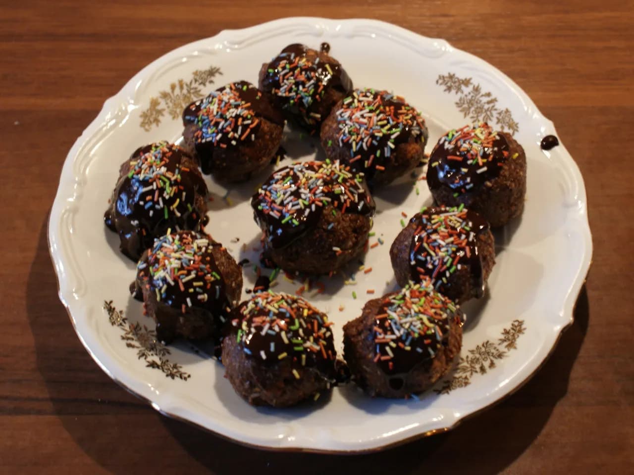 Bajaderki z biszkoptu: Łatwy i szybki przepis na deser domowej roboty